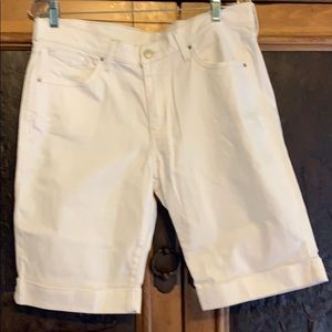 Women’s White Jean Bermuda Levis Shorts Size 12